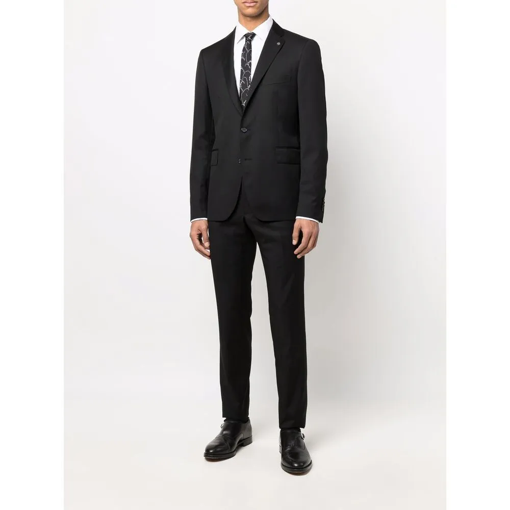 Long-Sleeved Suit
