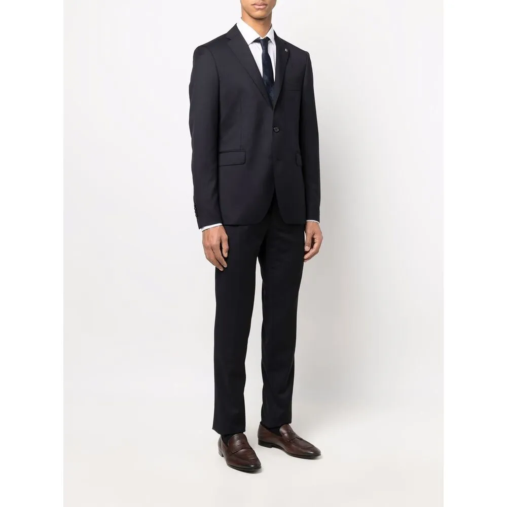 Long-Sleeved Suit
