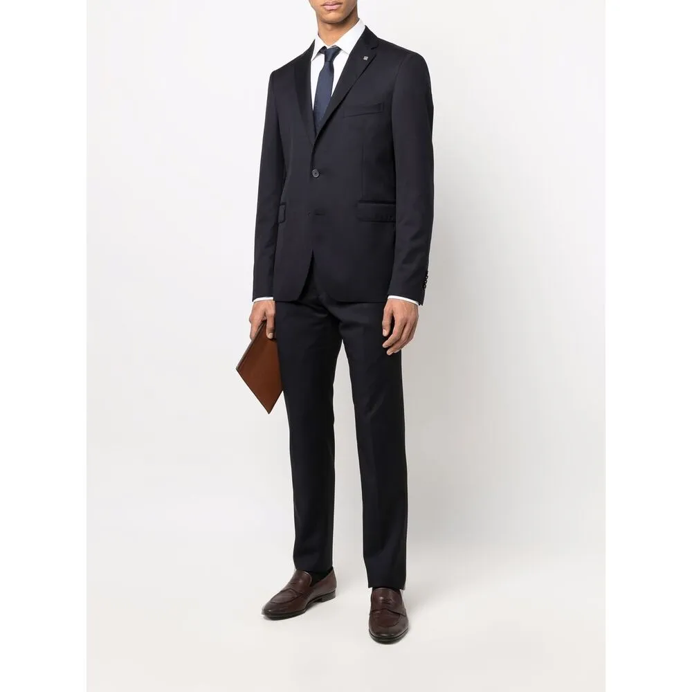 Long-Sleeved Suit