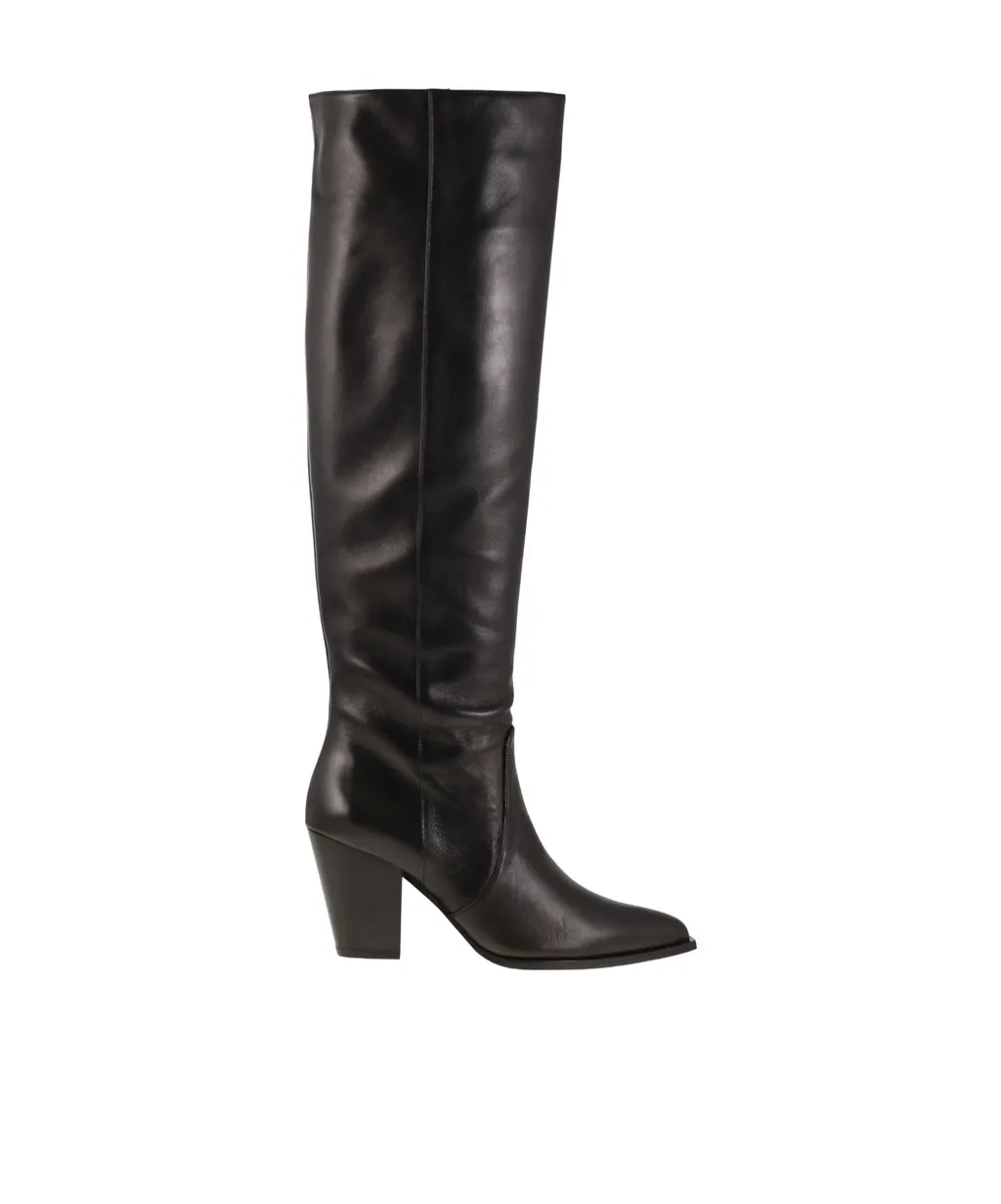 Round-Toed Boots