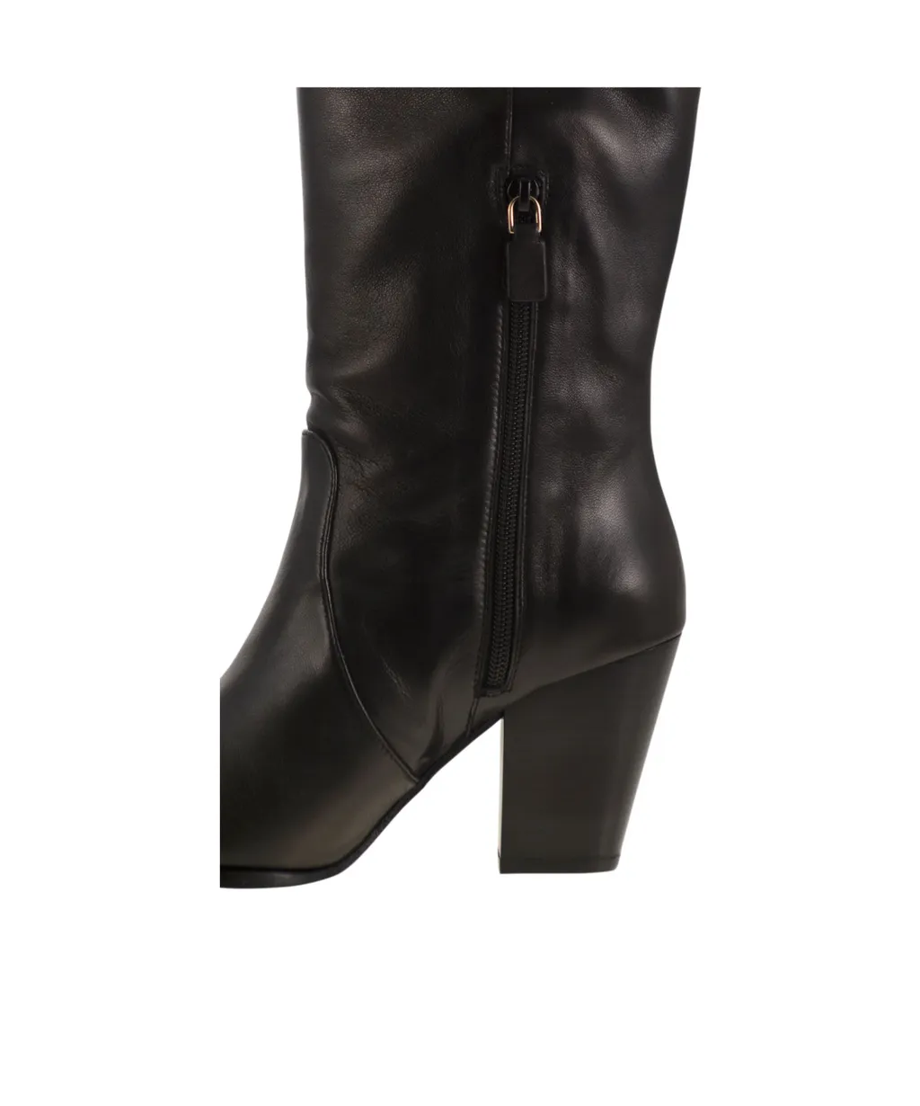 Round-Toed Boots