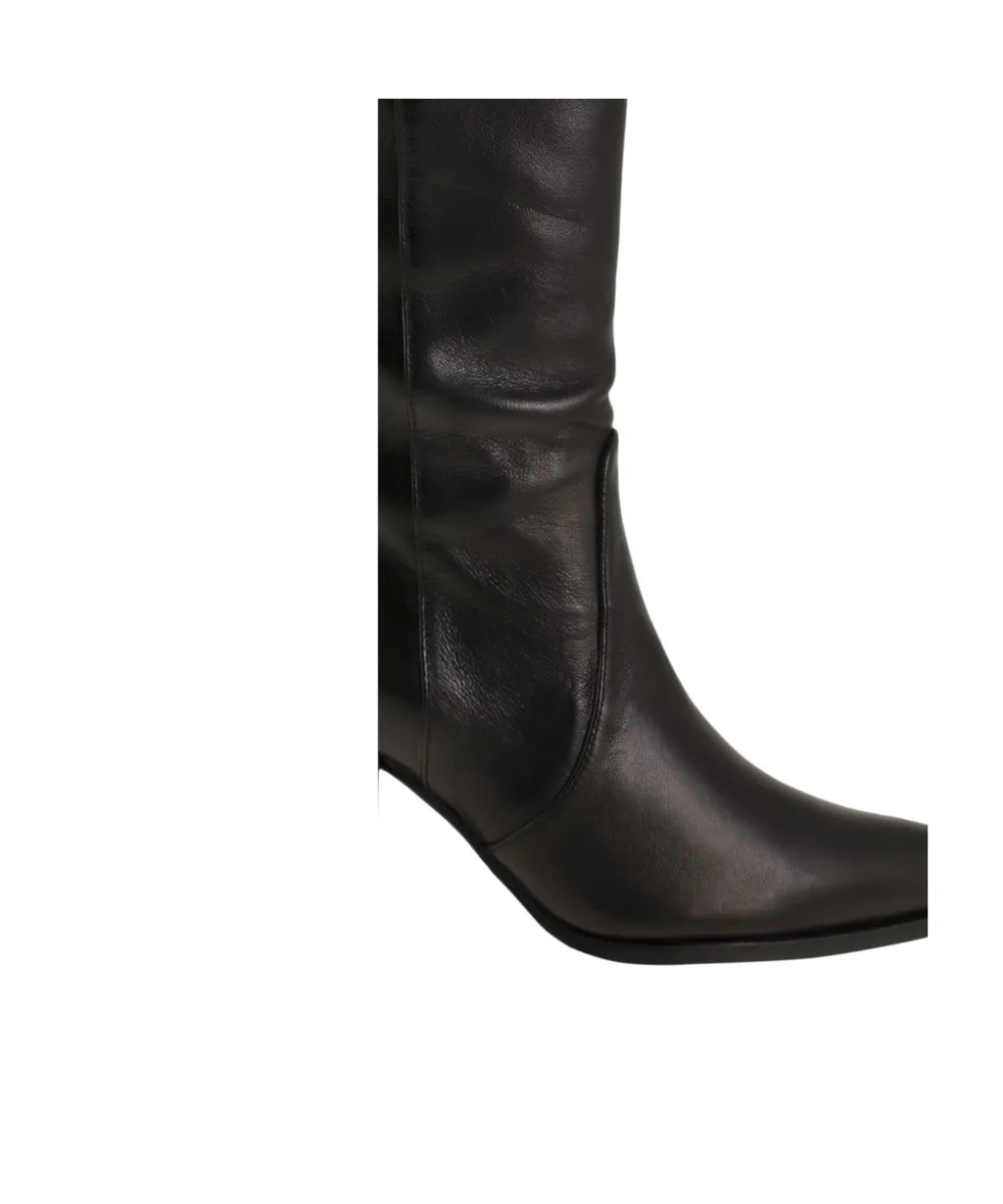 Round-Toed Boots