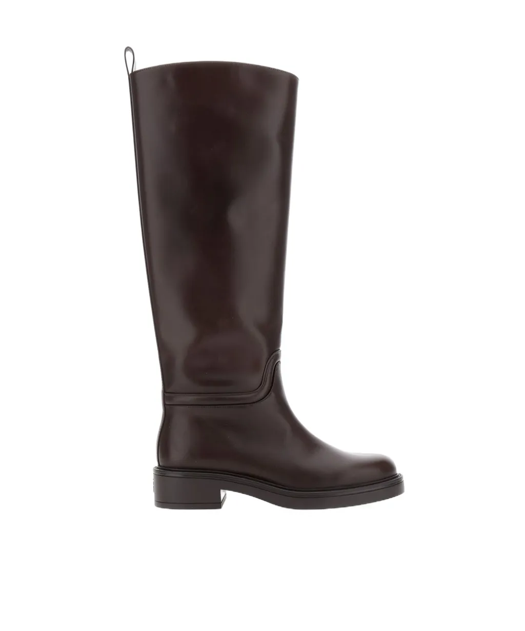 Round-Toed Boots