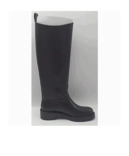 Round-Toed Boots