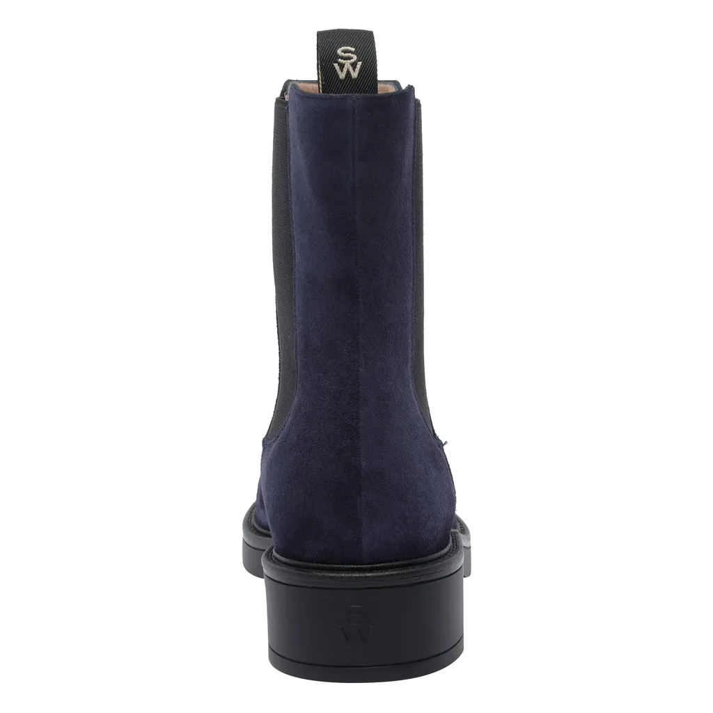 Round Toe Chelsea Boots