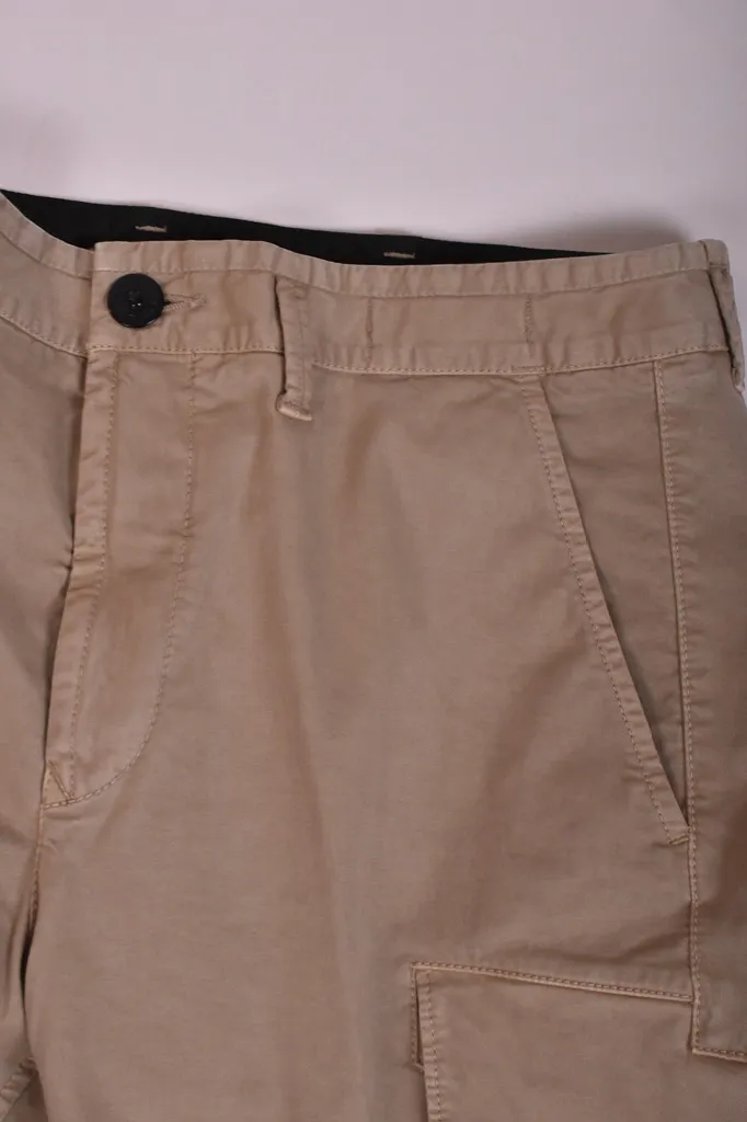 Compass-Badge Cargo Shorts