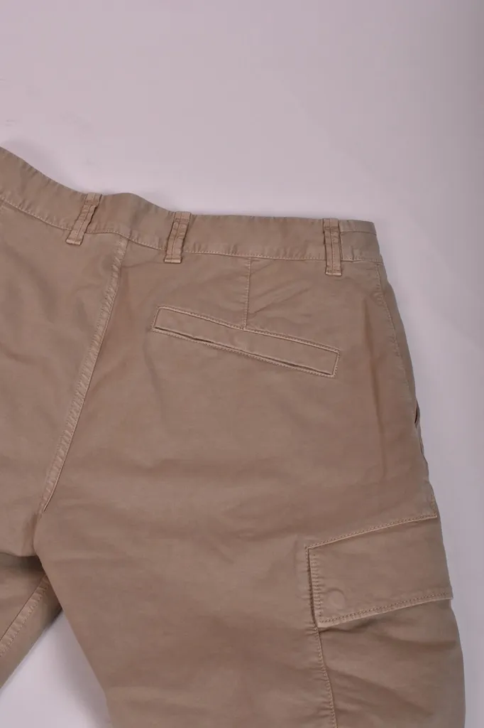 Compass-Badge Cargo Shorts
