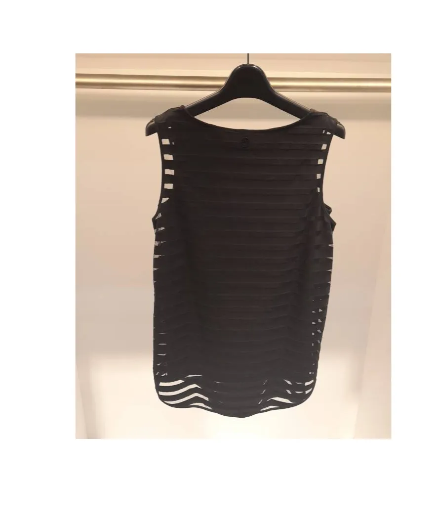 U-Neck Logo Vest