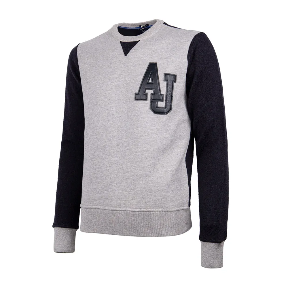 Contrast Logo Pullover