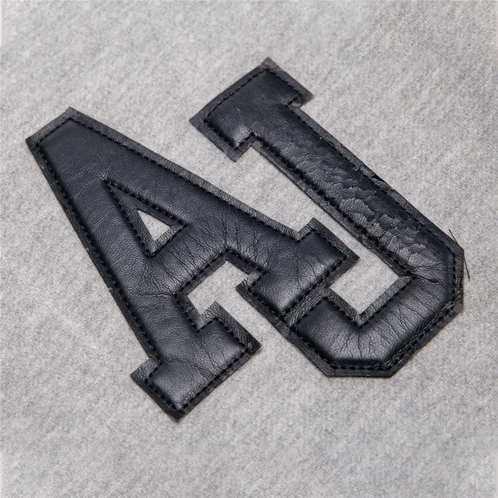 Contrast Logo Pullover