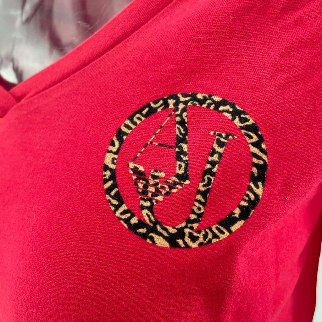 V-Neck Long-Sleeved T-Shirt