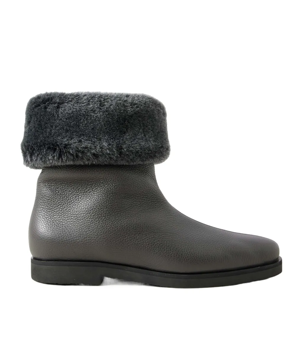 Round Toe Boots