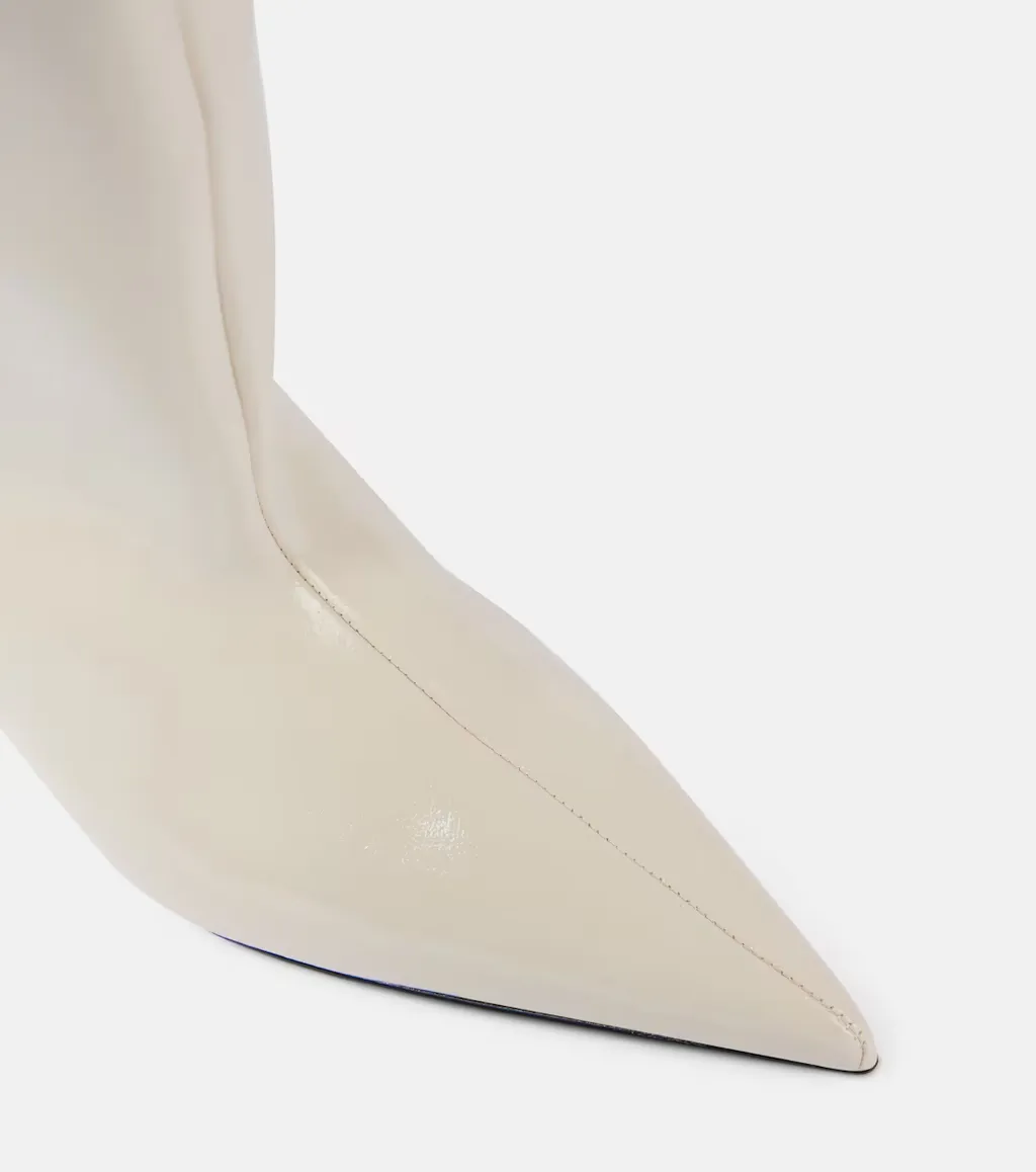Pointed-Toe Boots