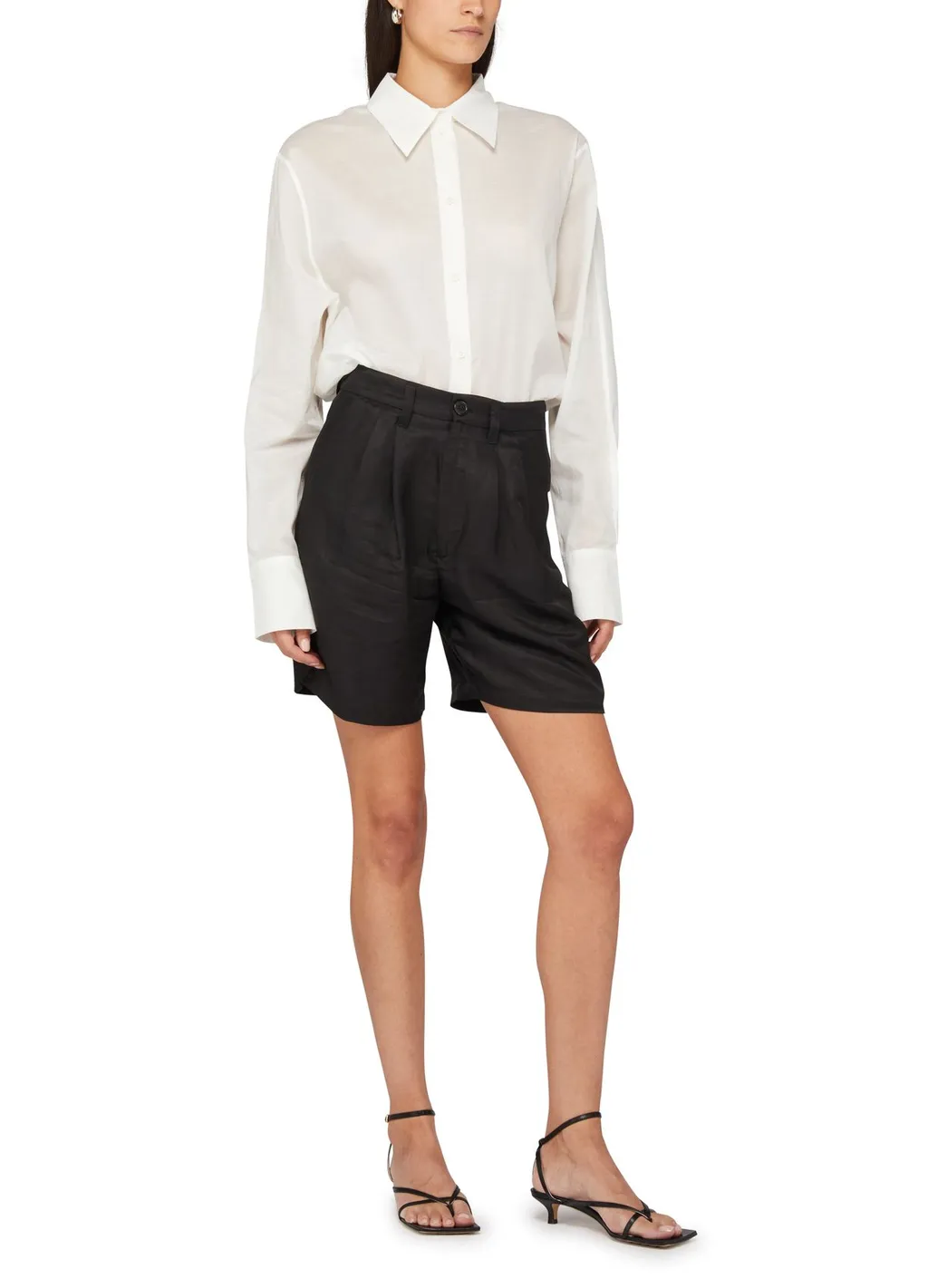 Point-Neck Long-Sleeved Shirt