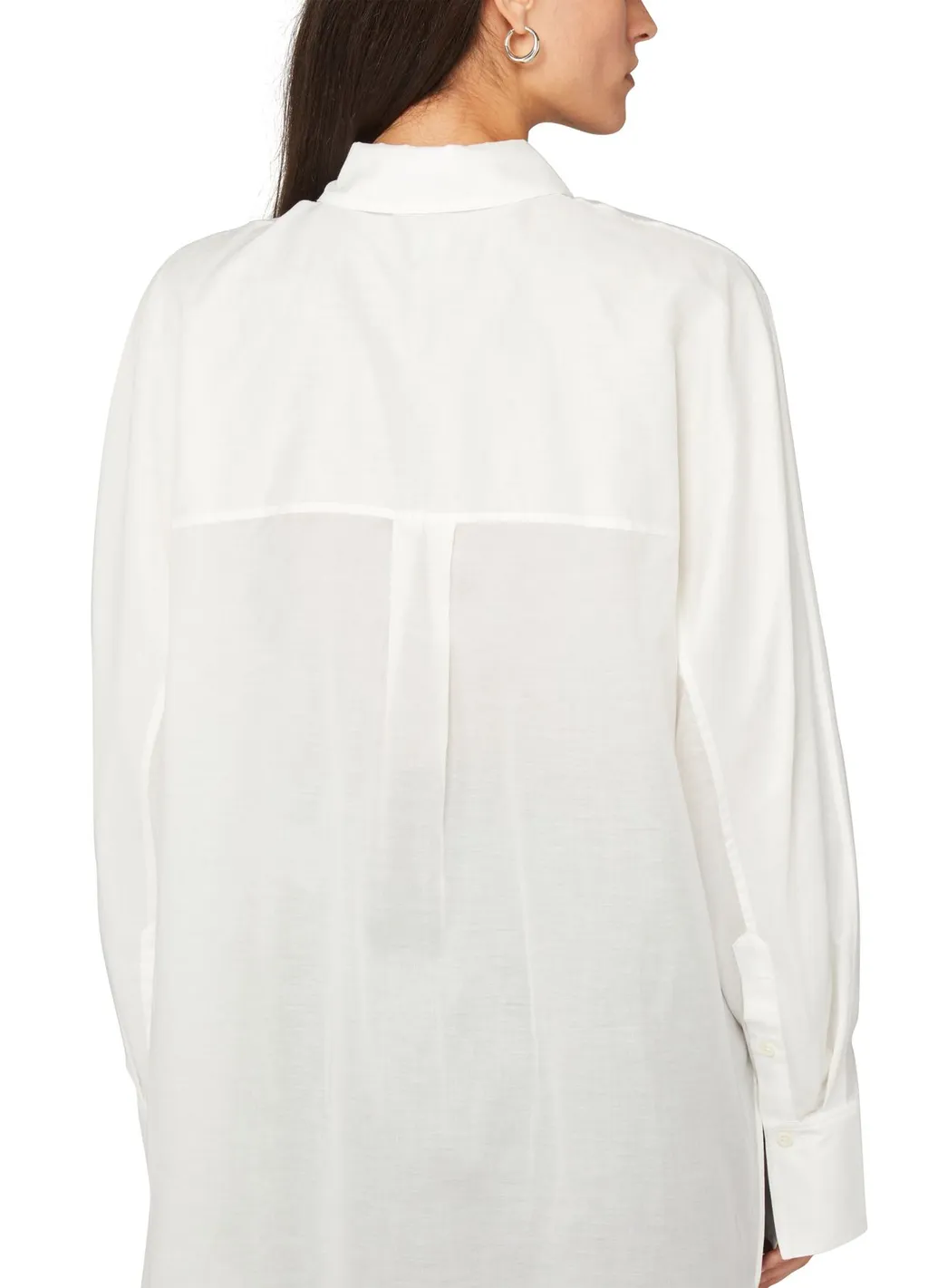 Point-Neck Long-Sleeved Shirt
