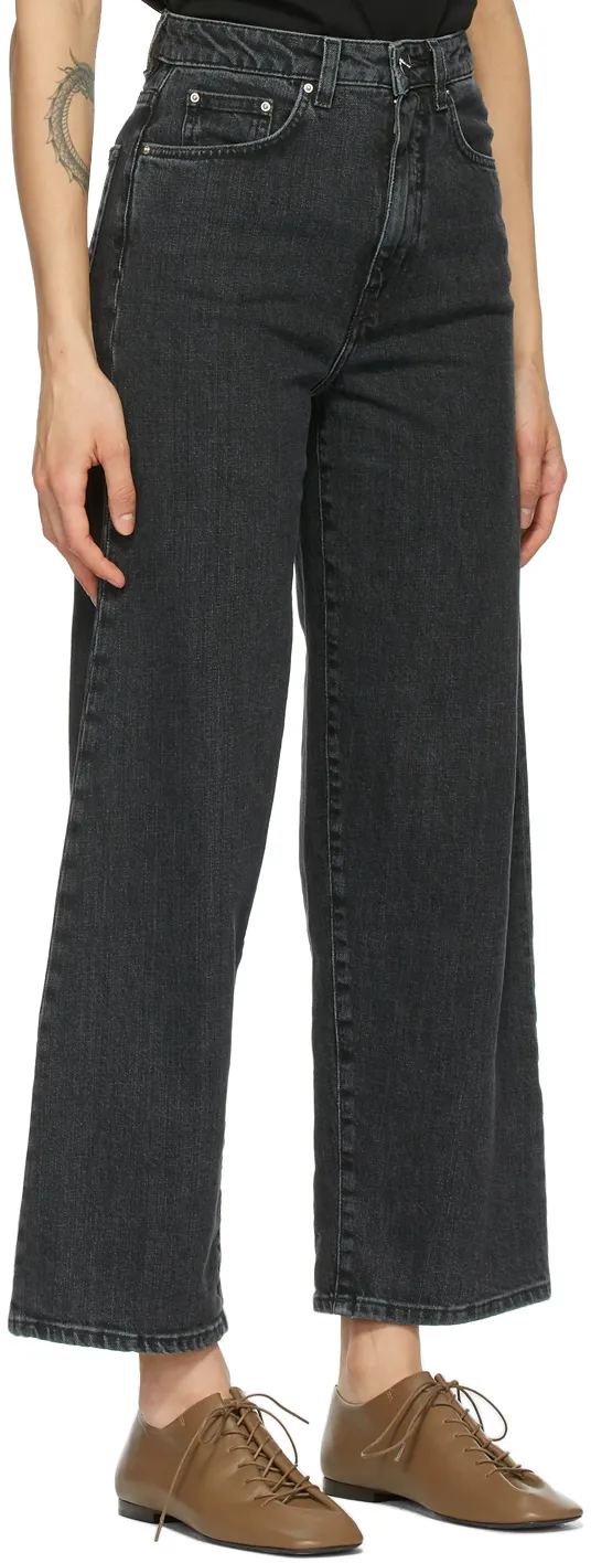 Wide-Leg Jeans