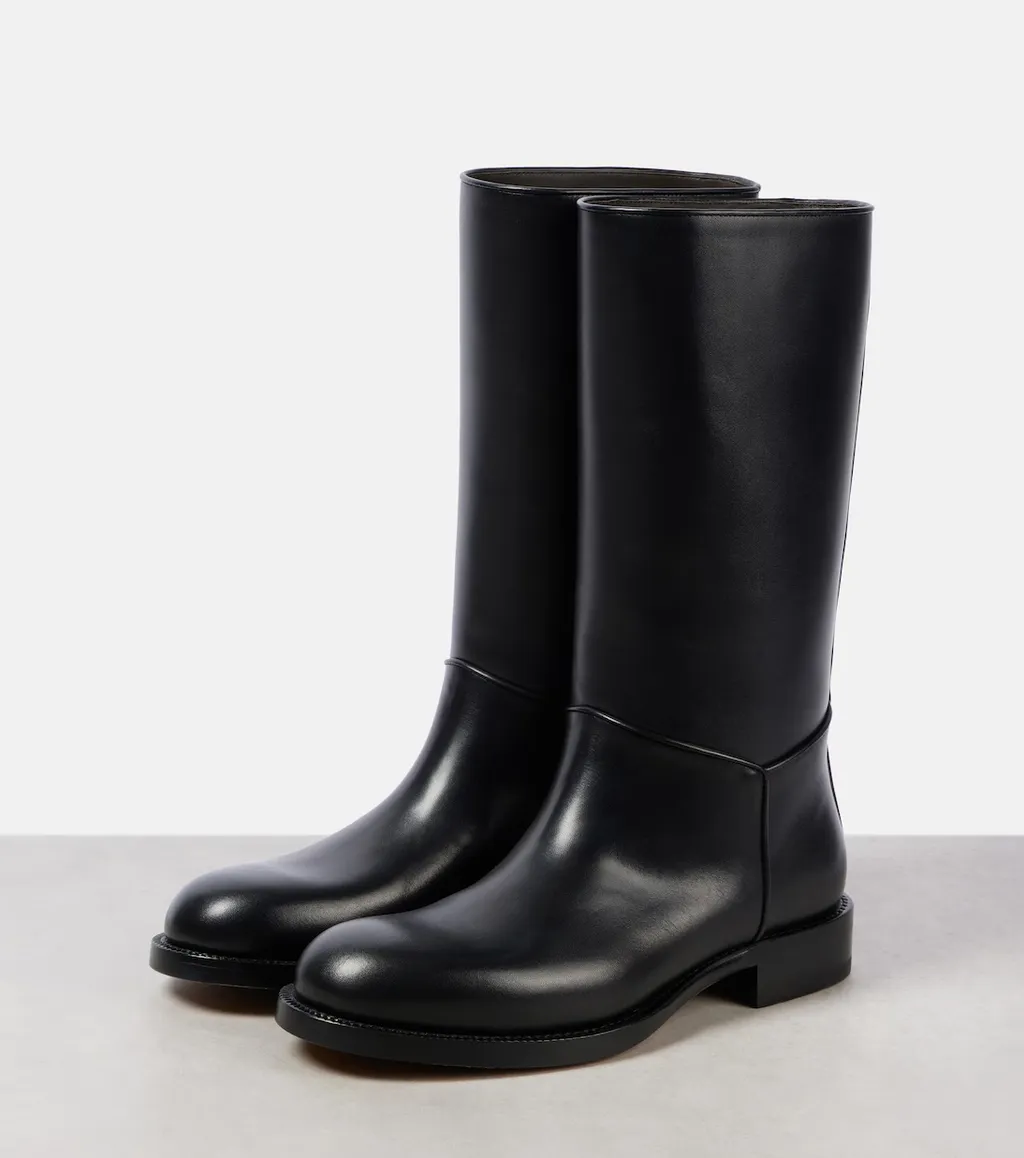 Round-Toe Boots