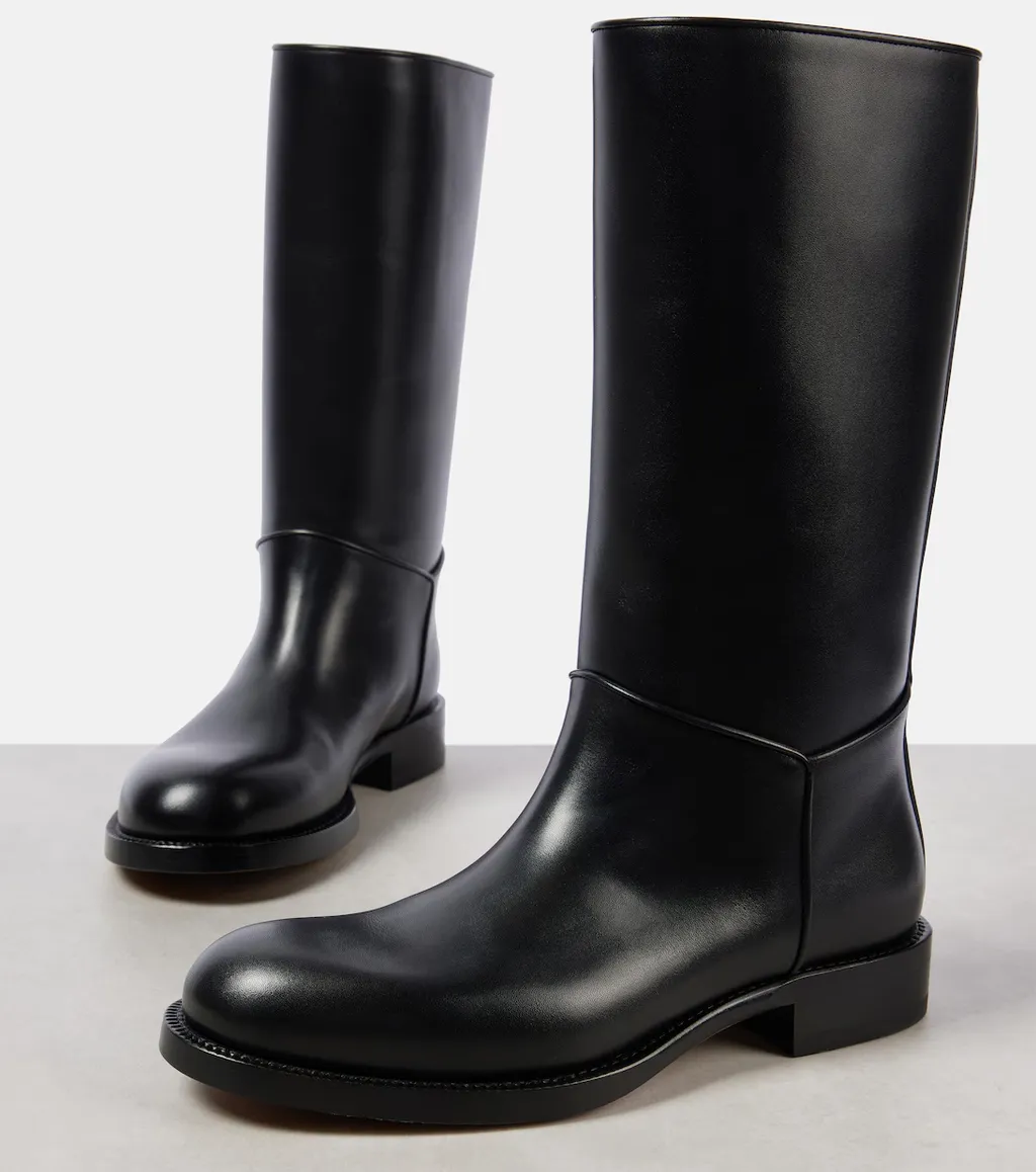 Round-Toe Boots