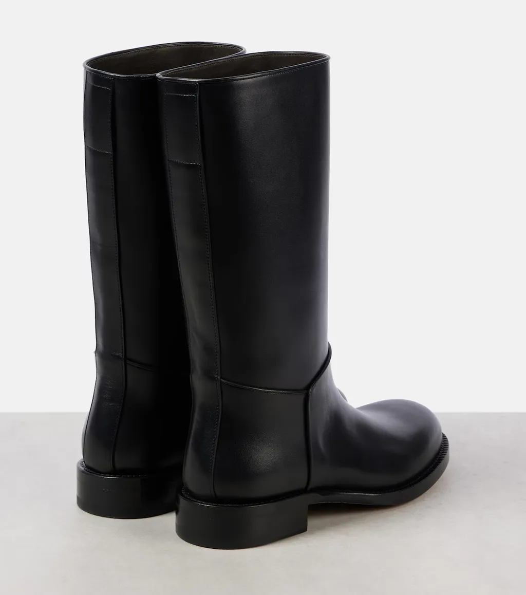 Round-Toe Boots
