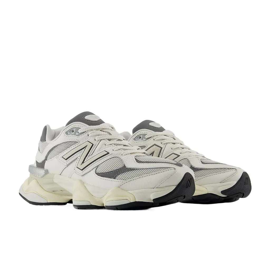 9060 Sneakers