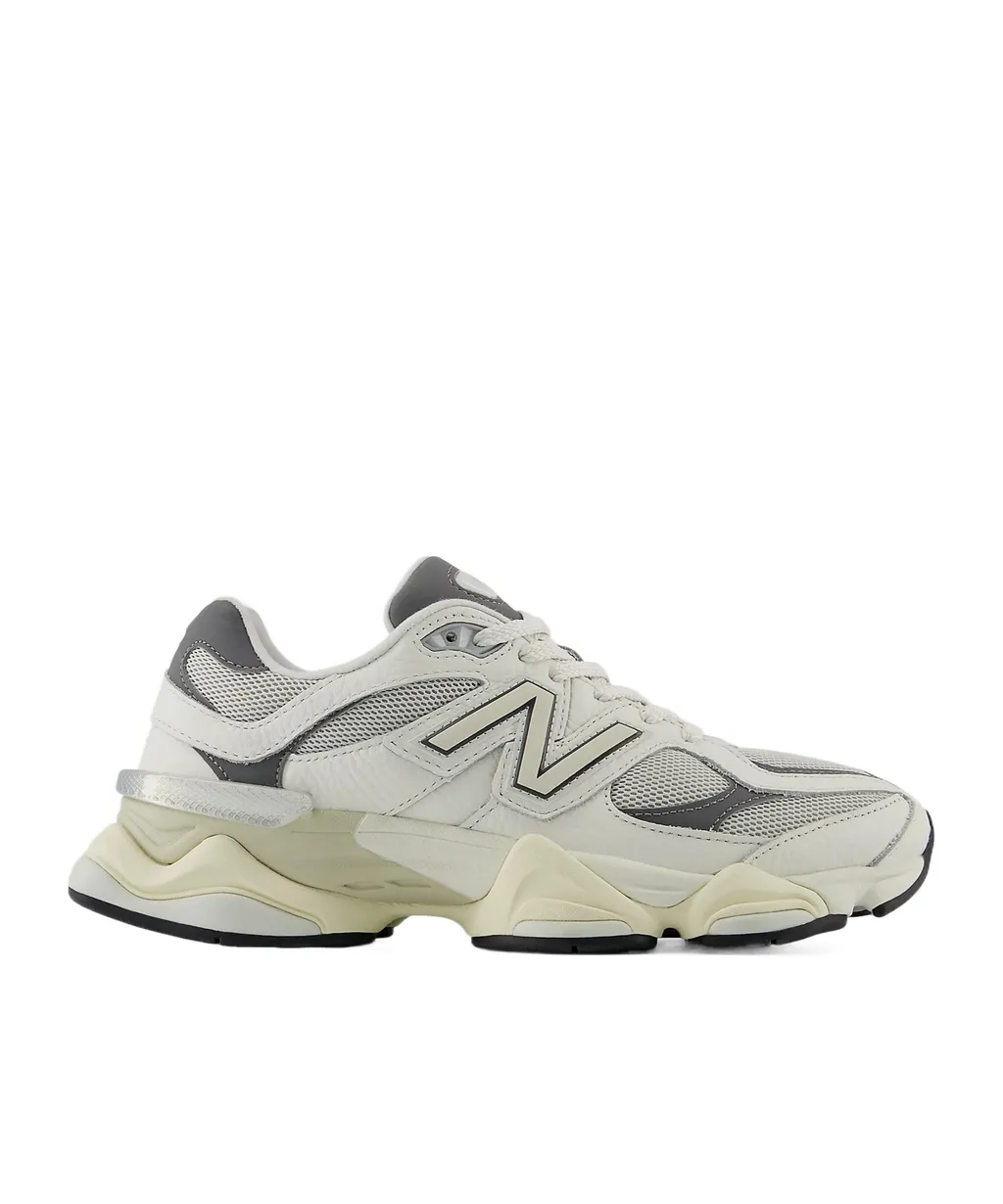 9060 Sneakers