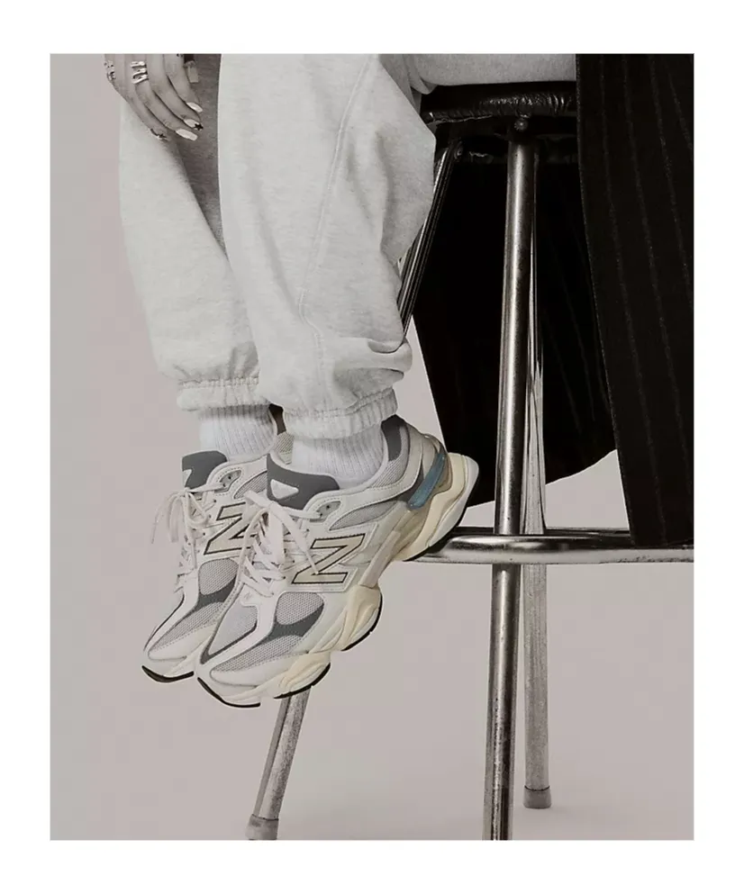 9060 Sneakers