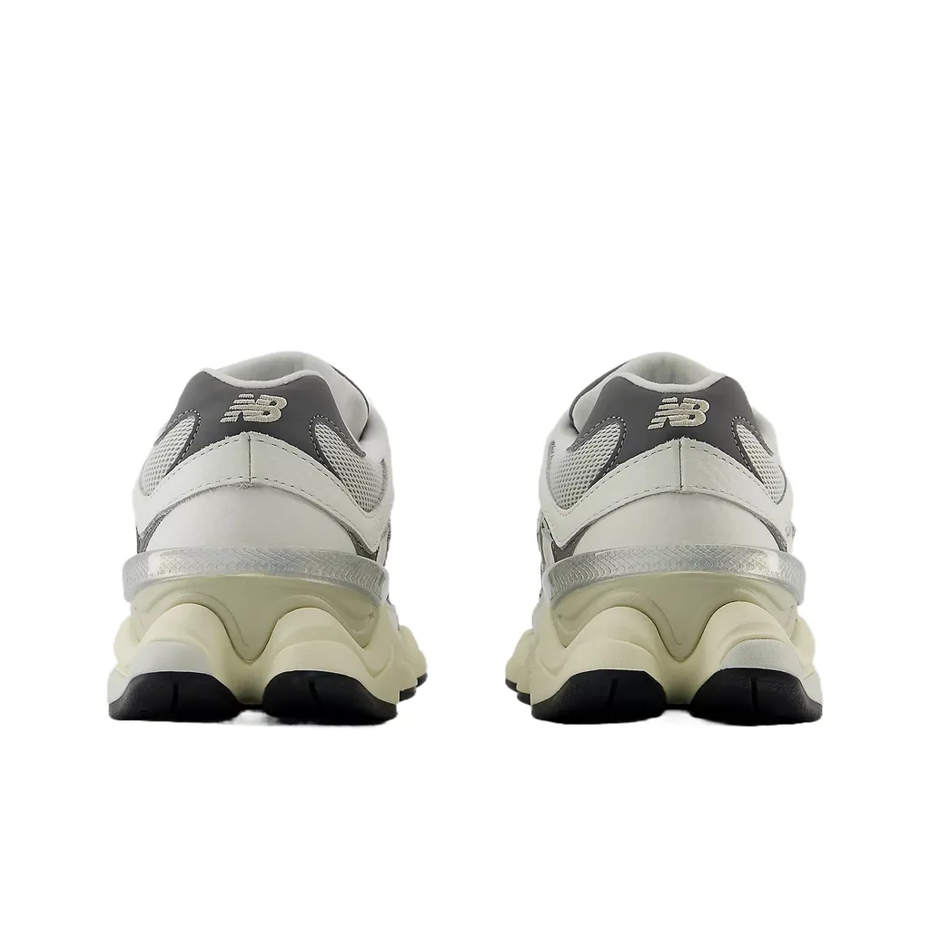 9060 Sneakers
