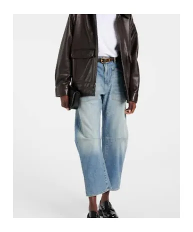 High-Waisted Jeans