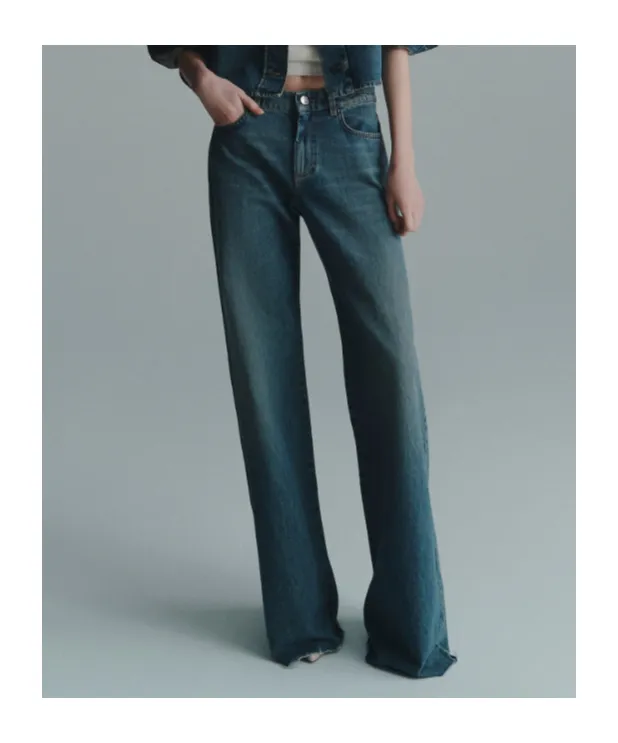Low-Rise Wide-Leg Jeans
