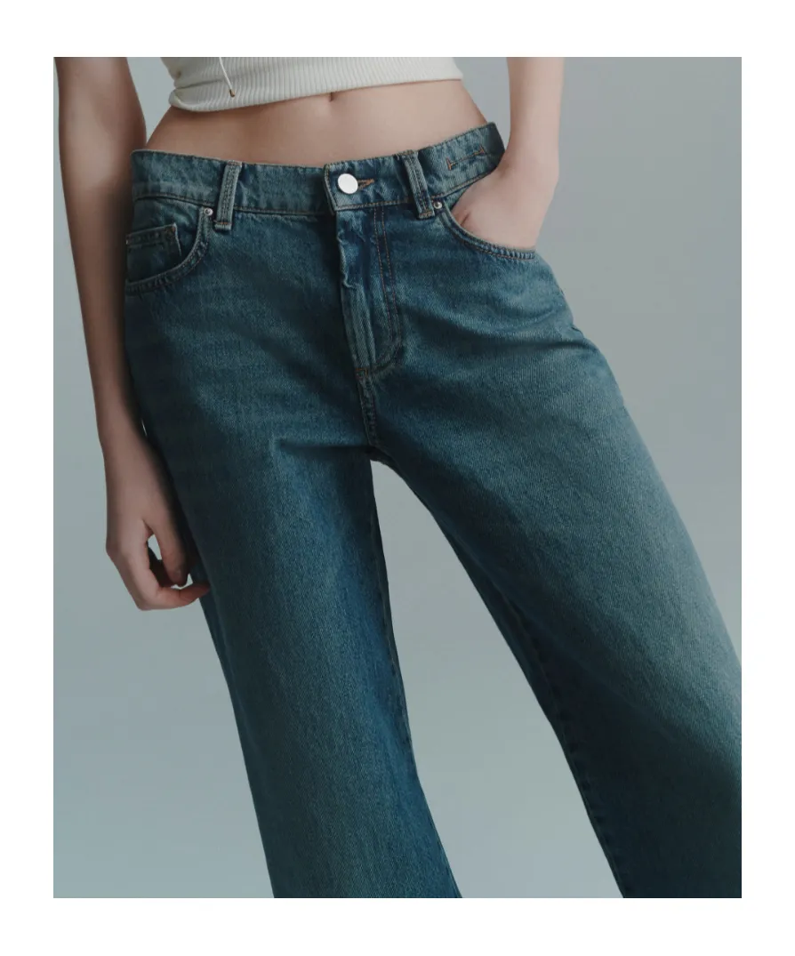 Low-Rise Wide-Leg Jeans