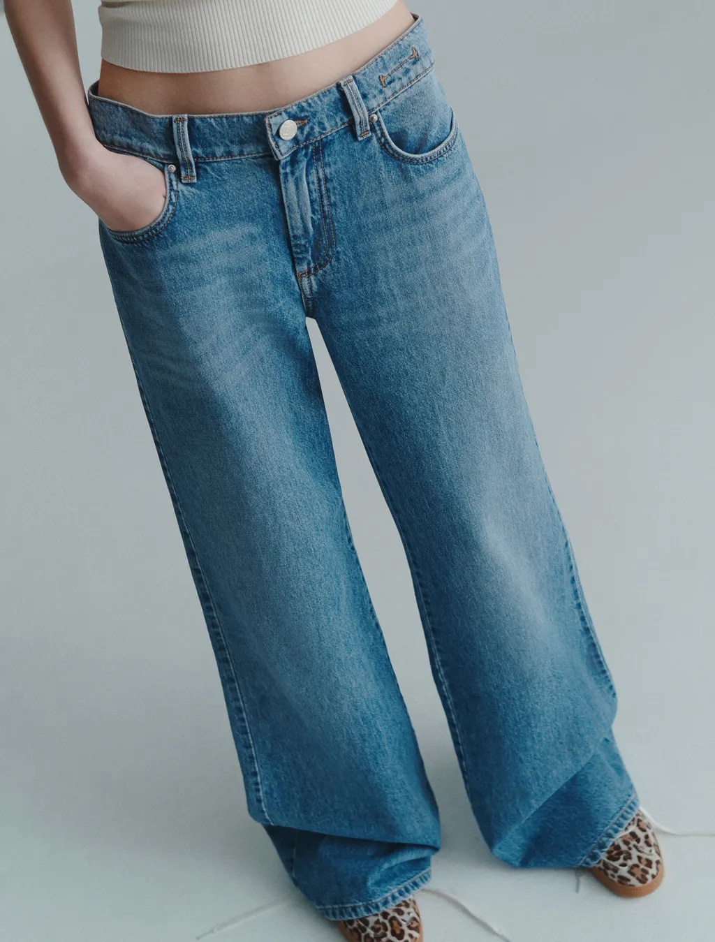 Low-Rise Wide-Leg Jeans