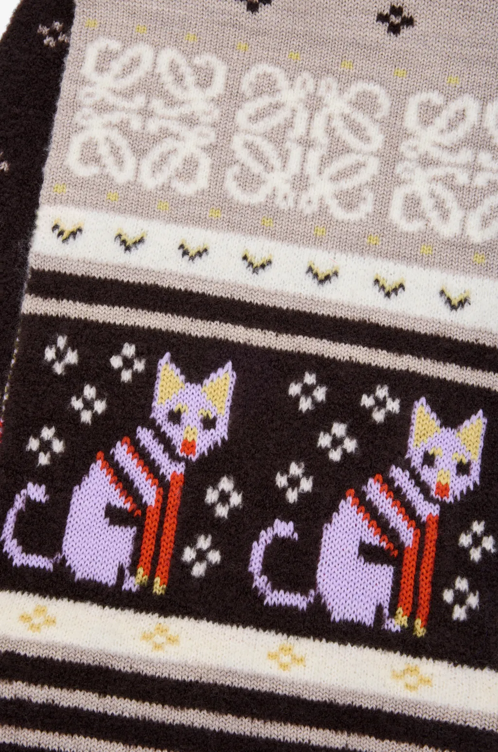 Cat-Motif Patterned Scarf