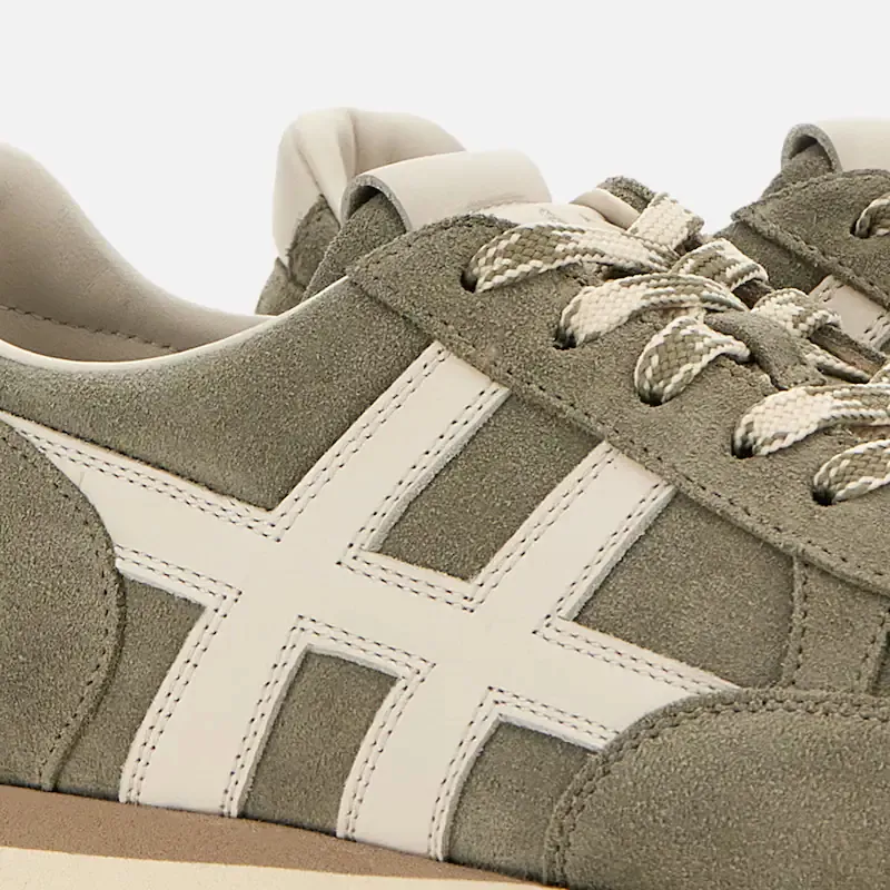 H671 86Er Lace-Up Fastening Sneakers