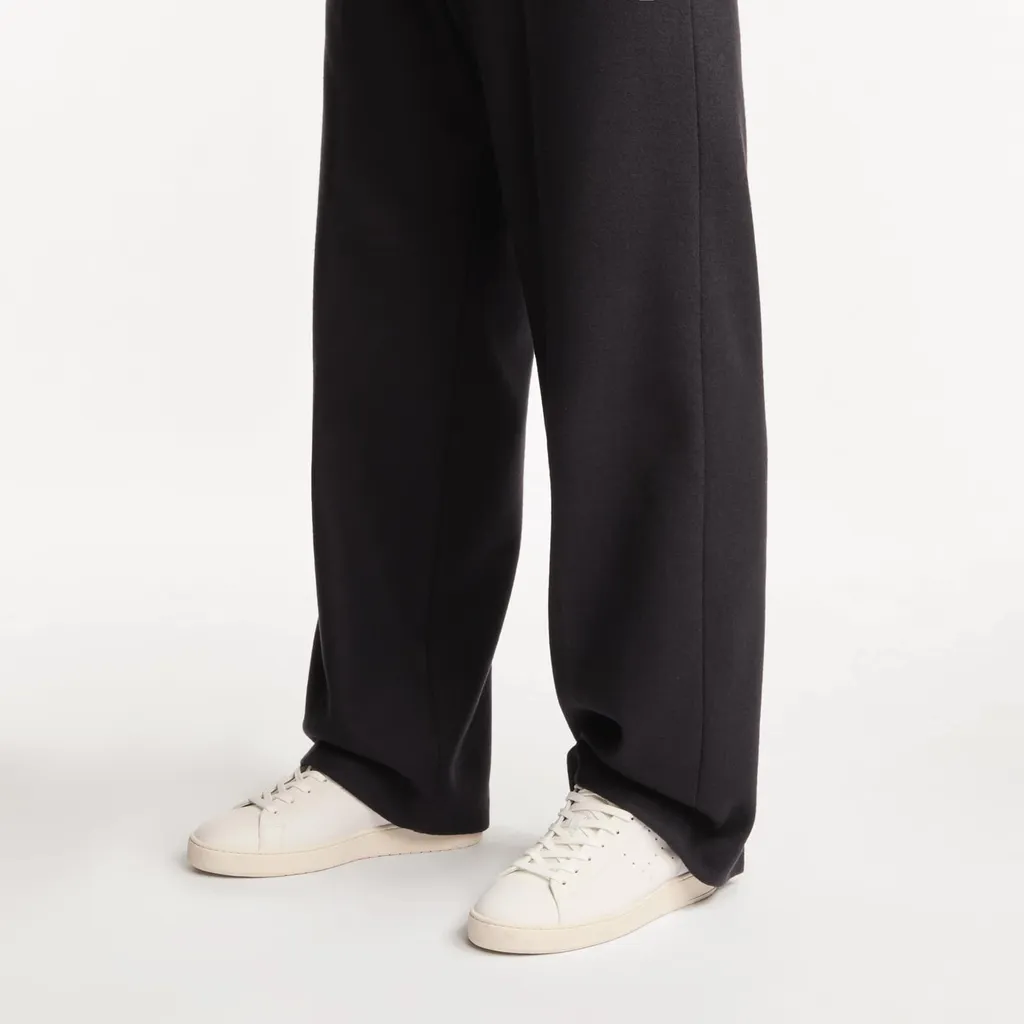 H672 Low-Top Sneakers