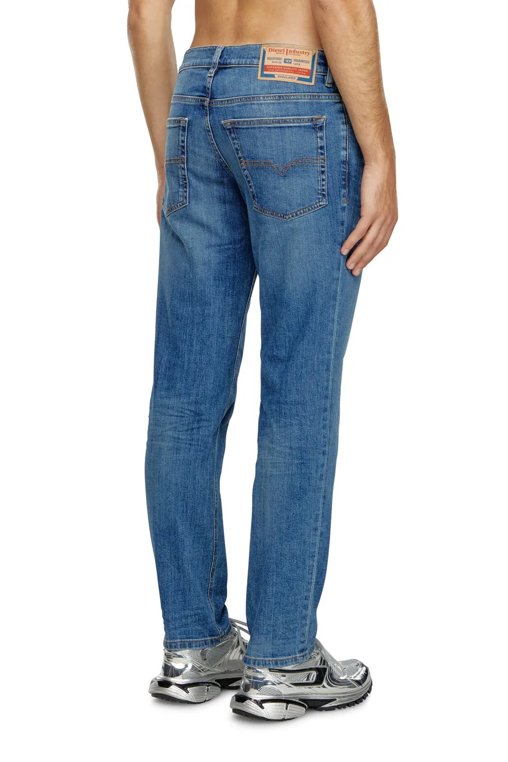 D-Finitive Regular Jeans