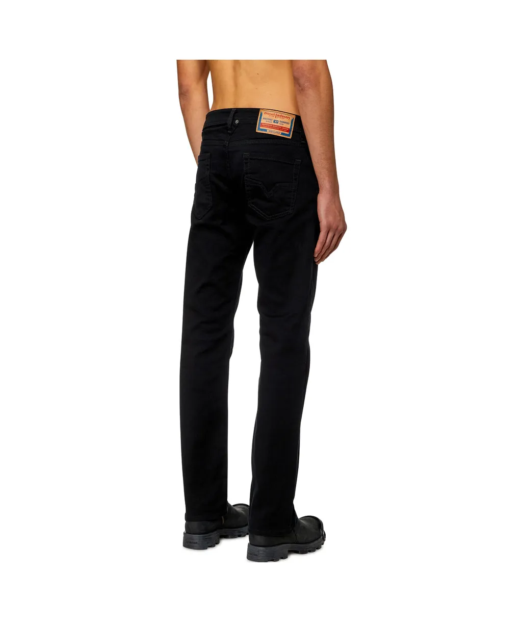 Logo-Patch Straight-Leg Jeans