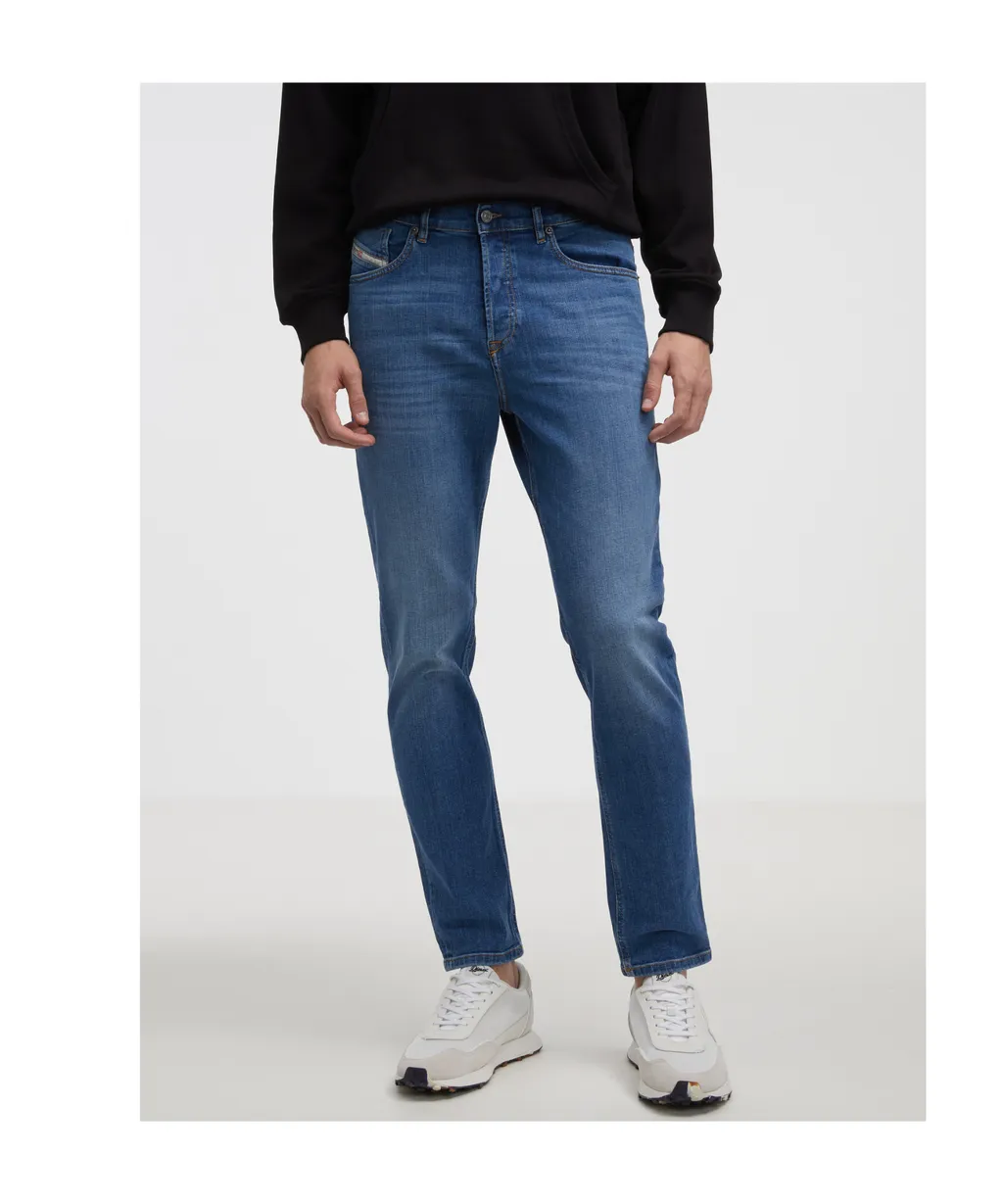 Belt-Loop Jeans