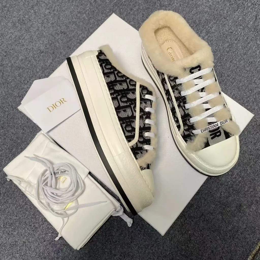 Low-Top Casual Shoes