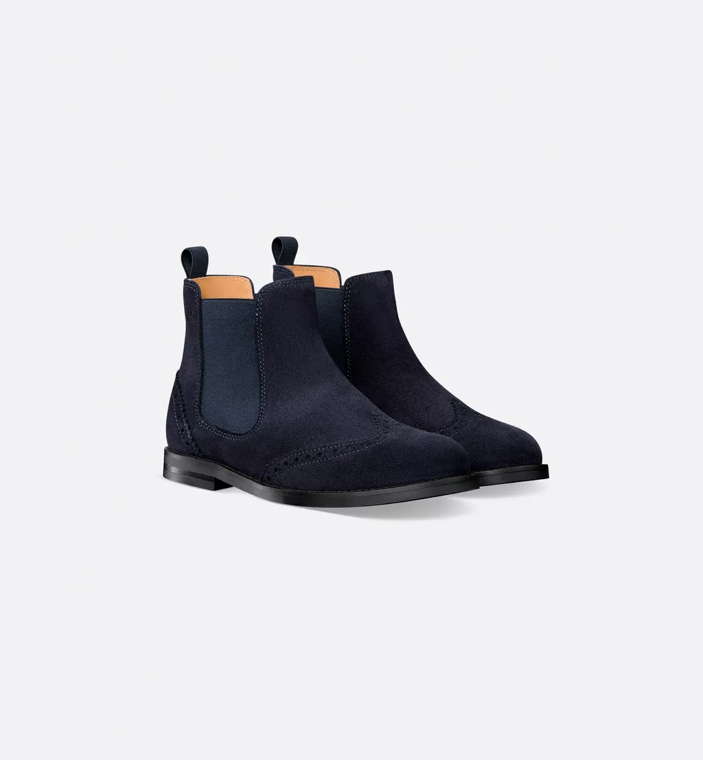 Round Toe Chelsea Boots