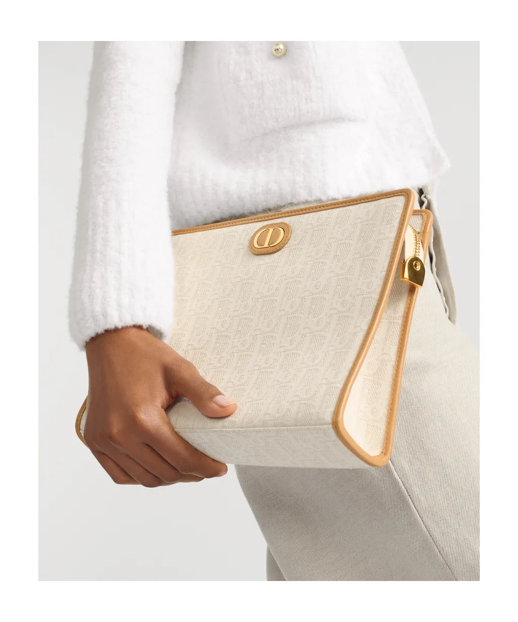 30 Montaigne Dea Pouch