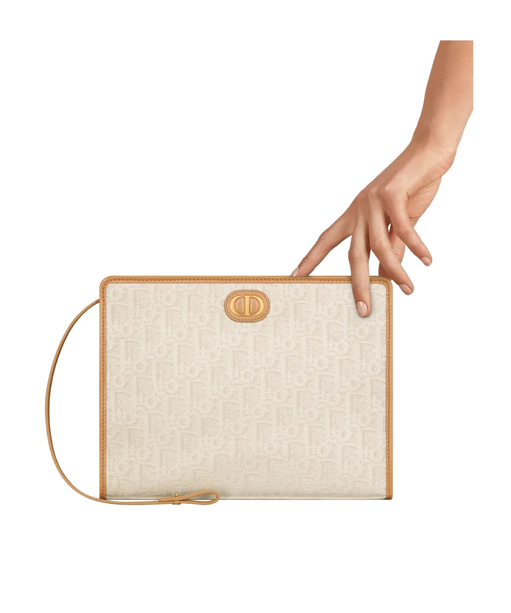30 Montaigne Dea Pouch