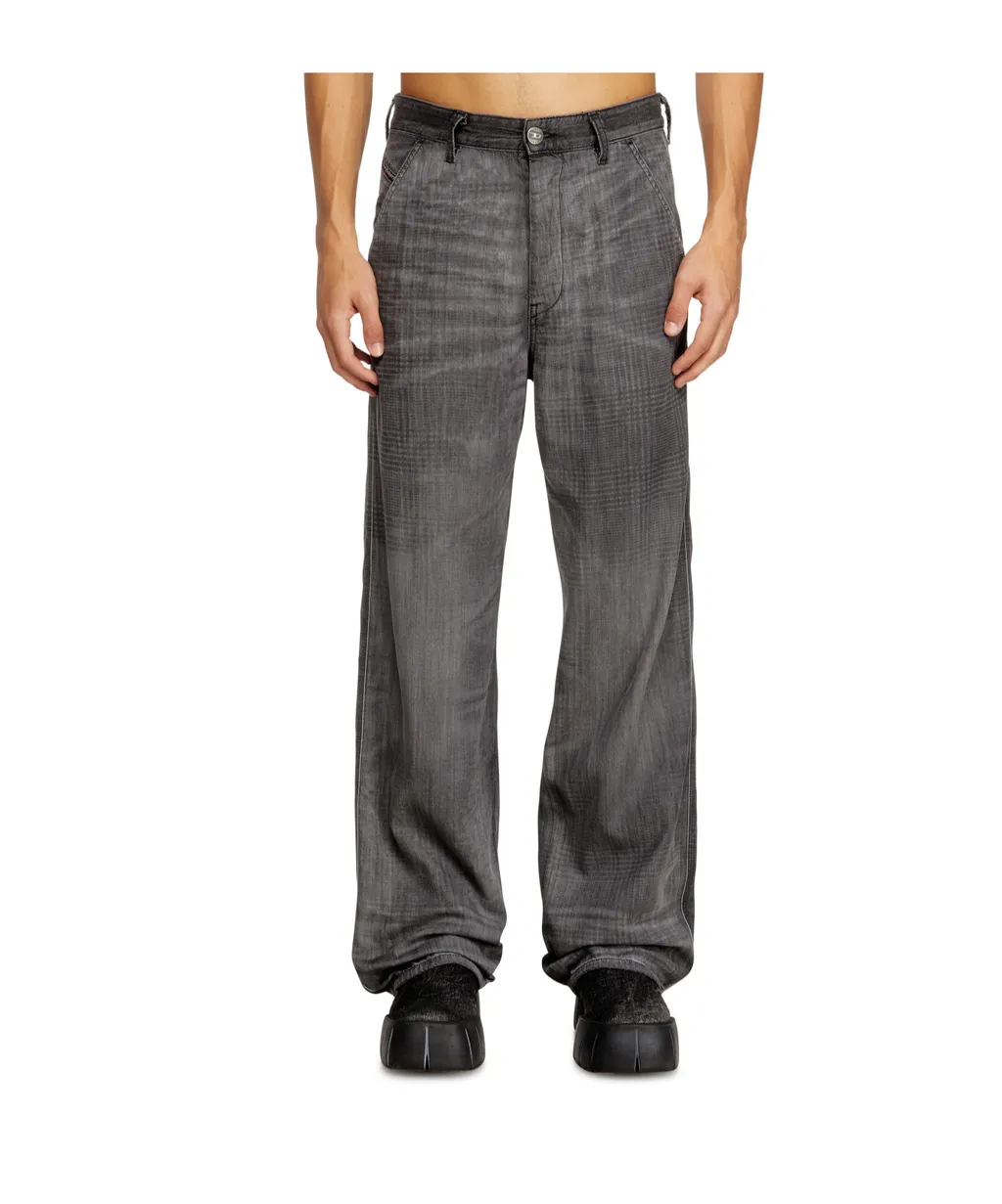 Slant Pockets Straight Jeans