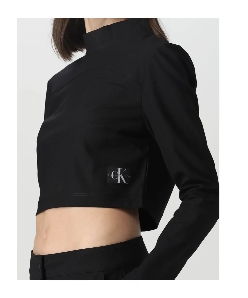 Long-Sleeved Cropped T-Shirt