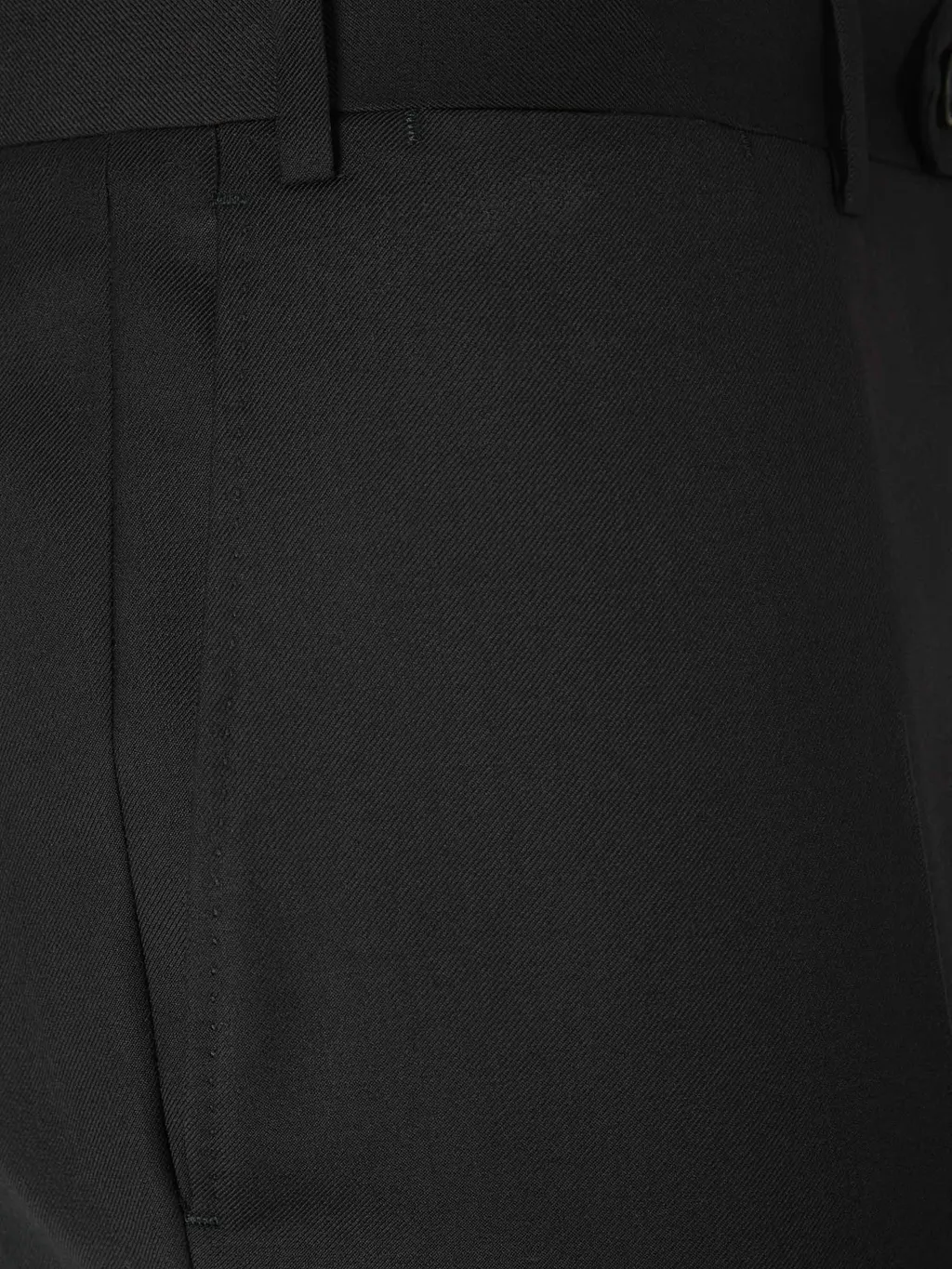 Logo Suit