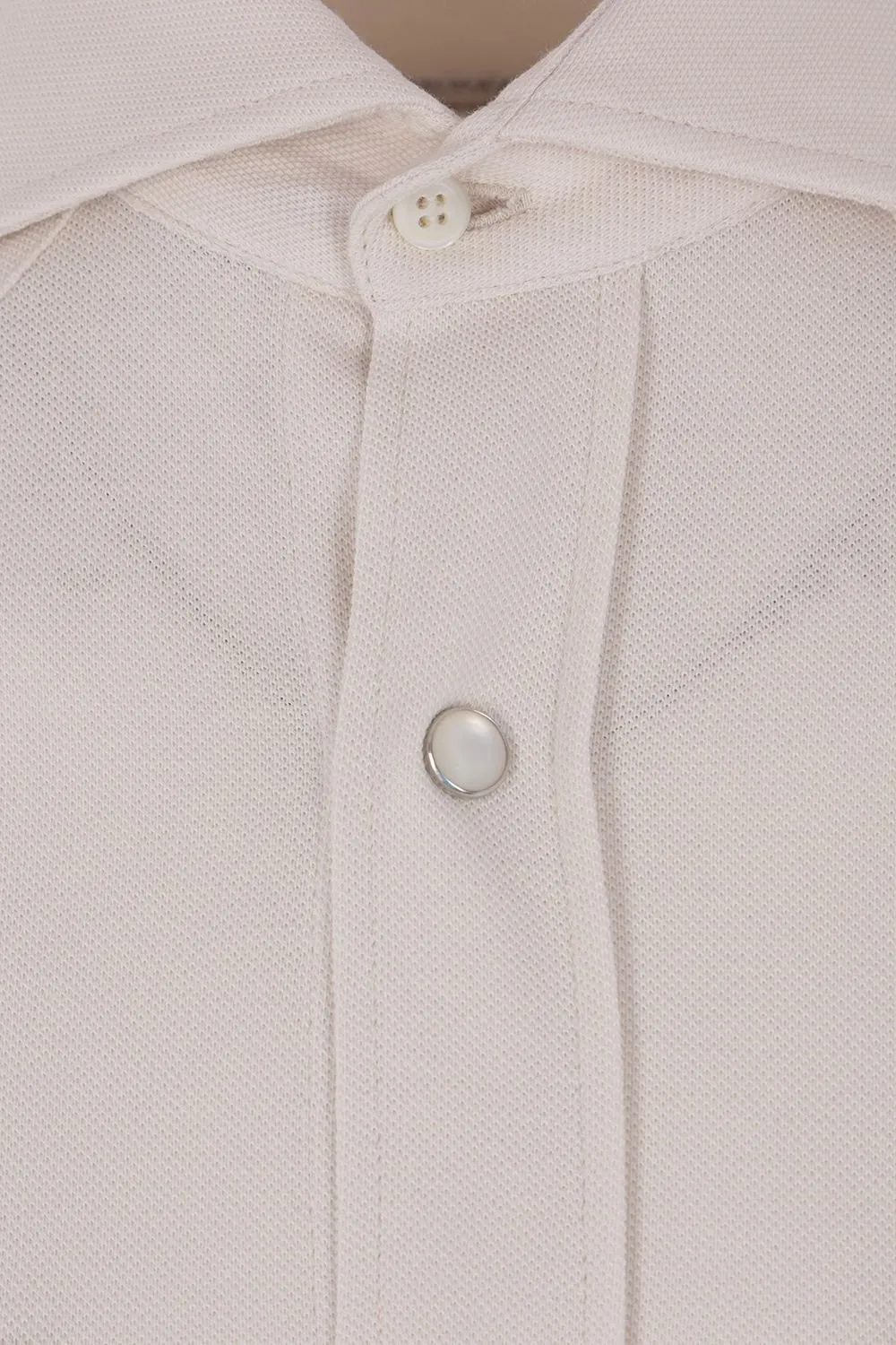 Long-Sleeved Buttoned Shirt