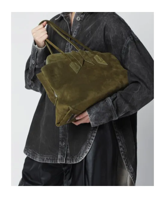 La Passeggiata Medium Shoulder Bag