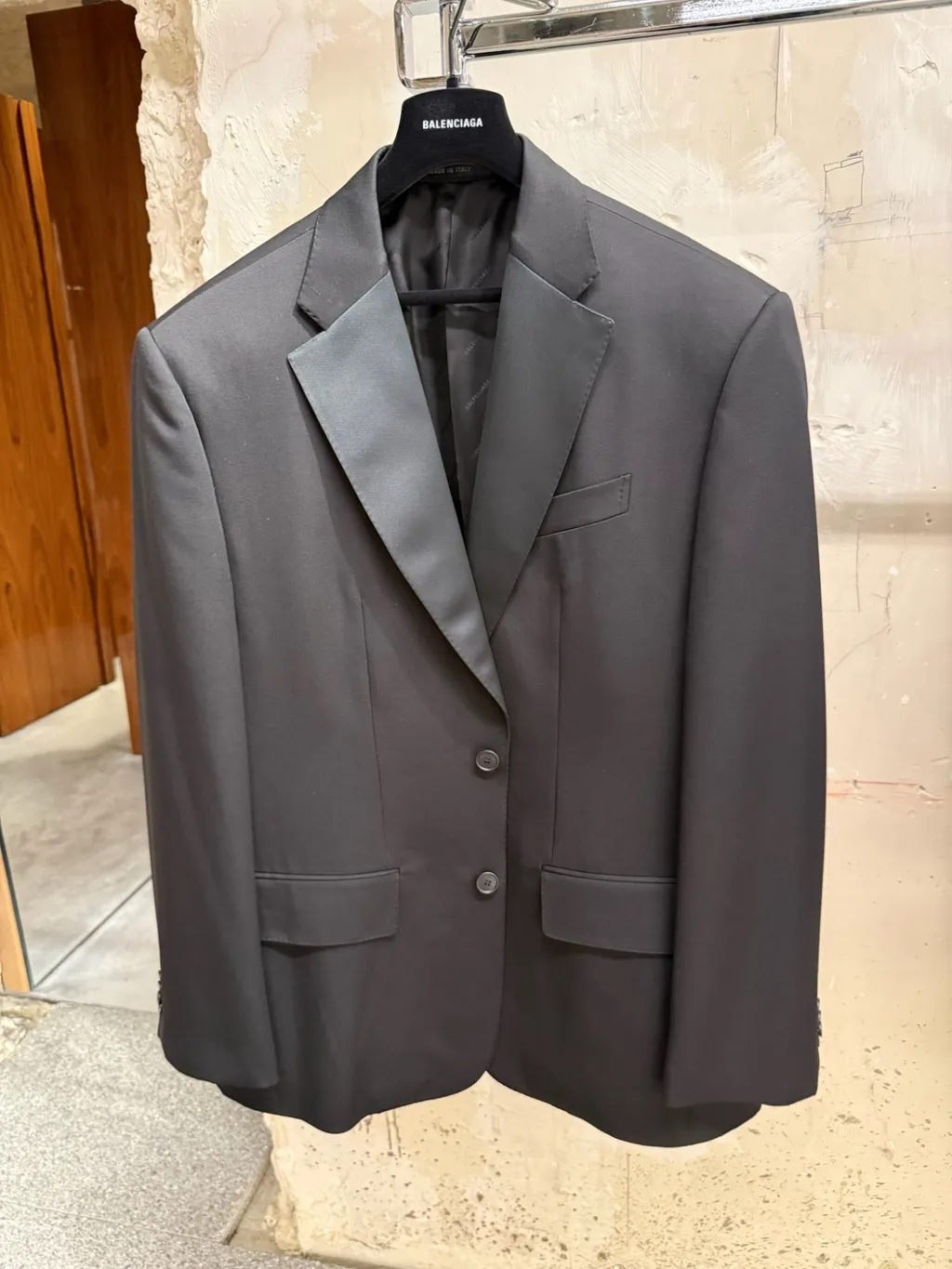 Long-Sleeved Suit Jacket