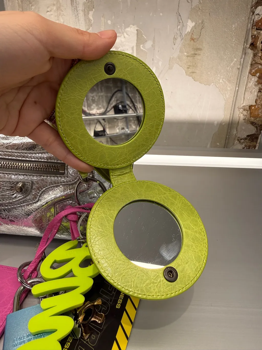 Le City Round Mirror Charm