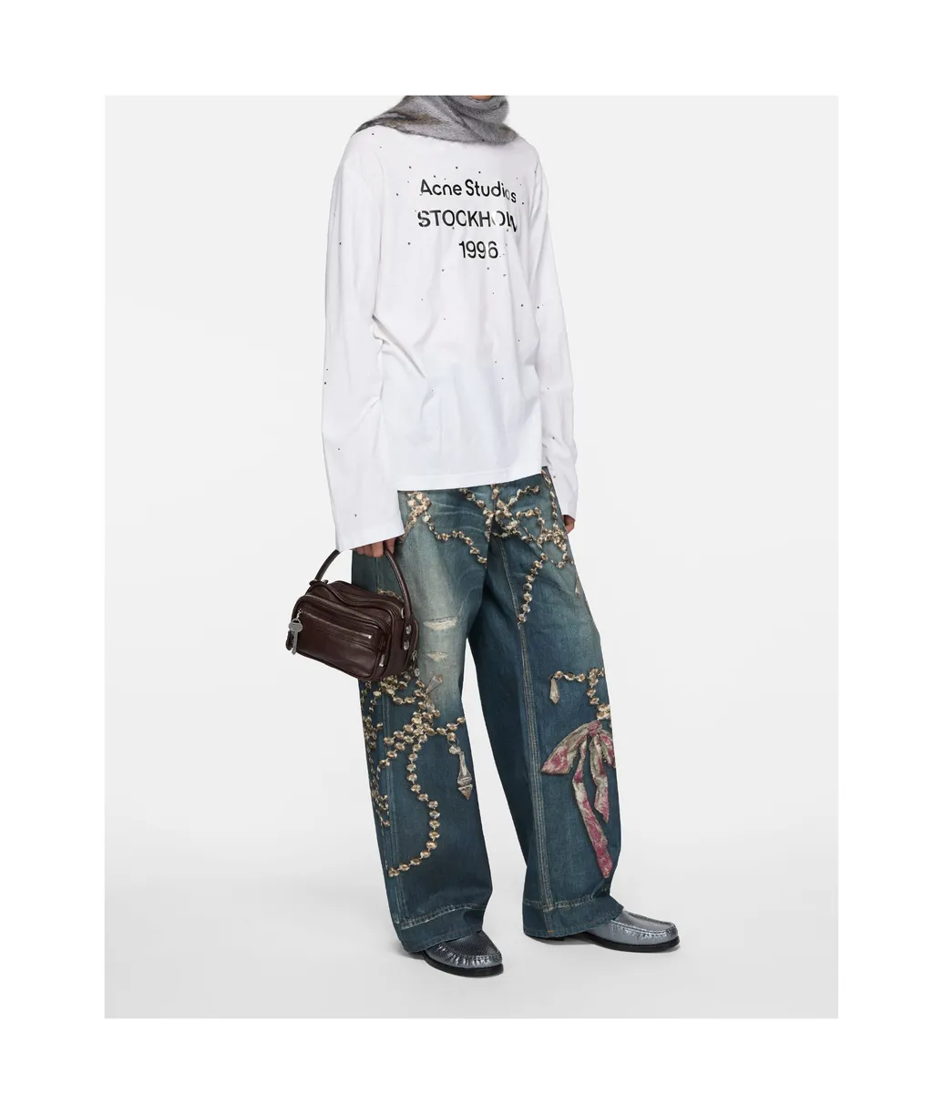 Distressed Loose Fit Jeans