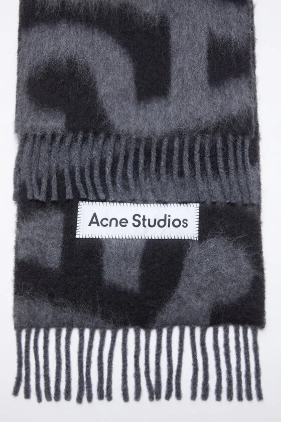 Logo Patch Fringed Edge Scarf